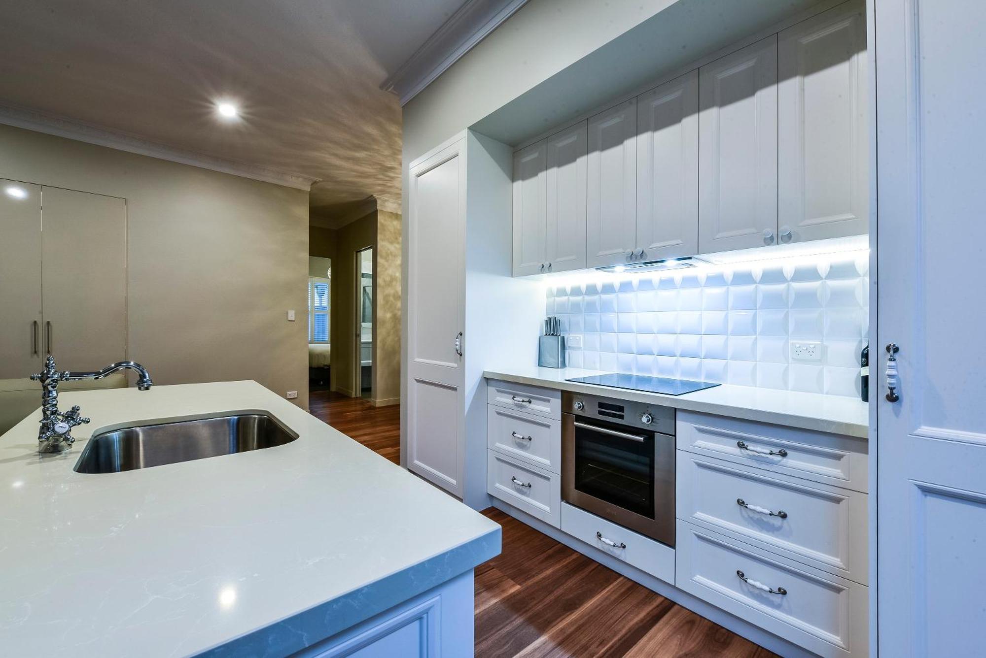 Aloha Central Luxury Apartments مونت غامبير الغرفة الصورة