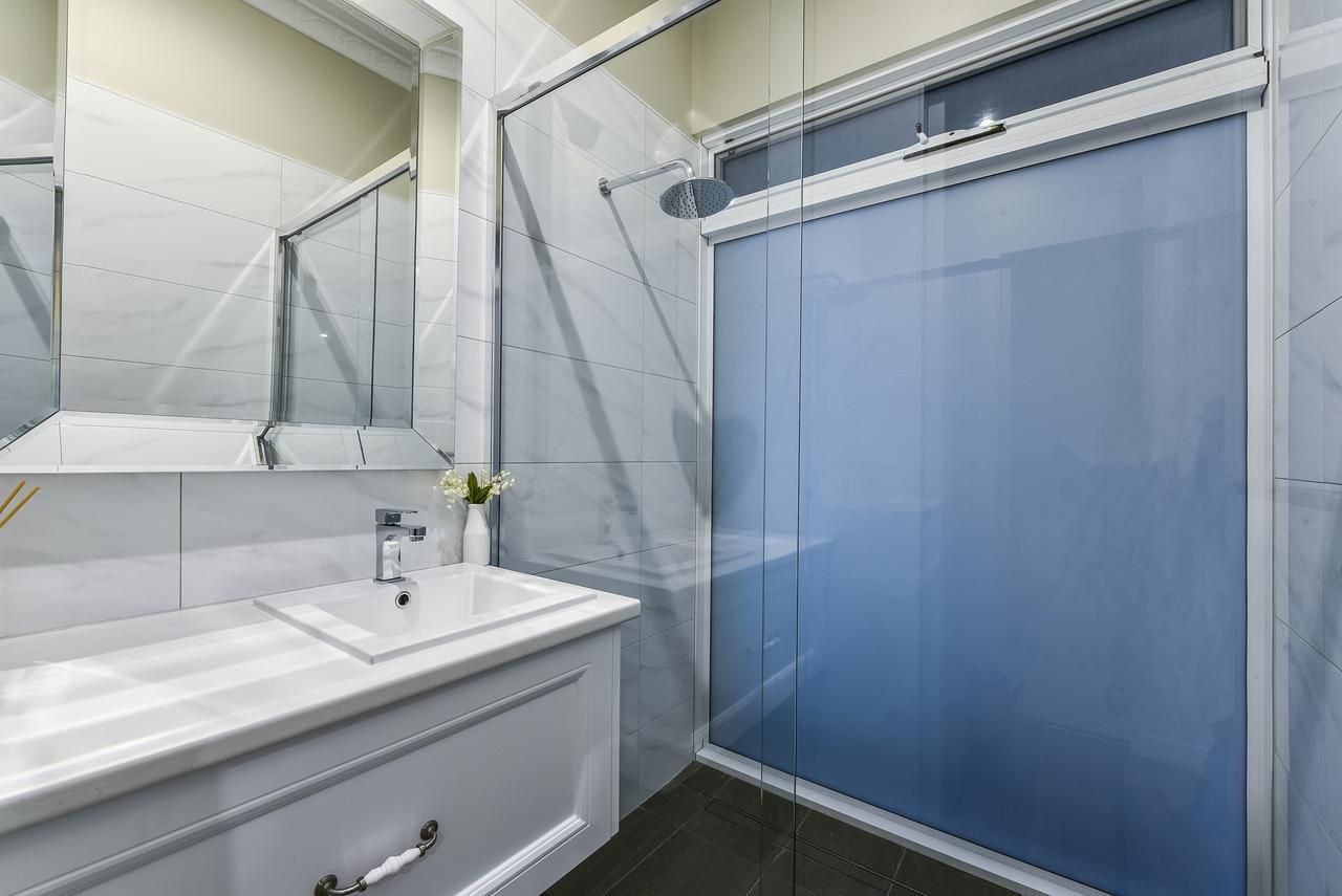 Aloha Central Luxury Apartments مونت غامبير المظهر الخارجي الصورة