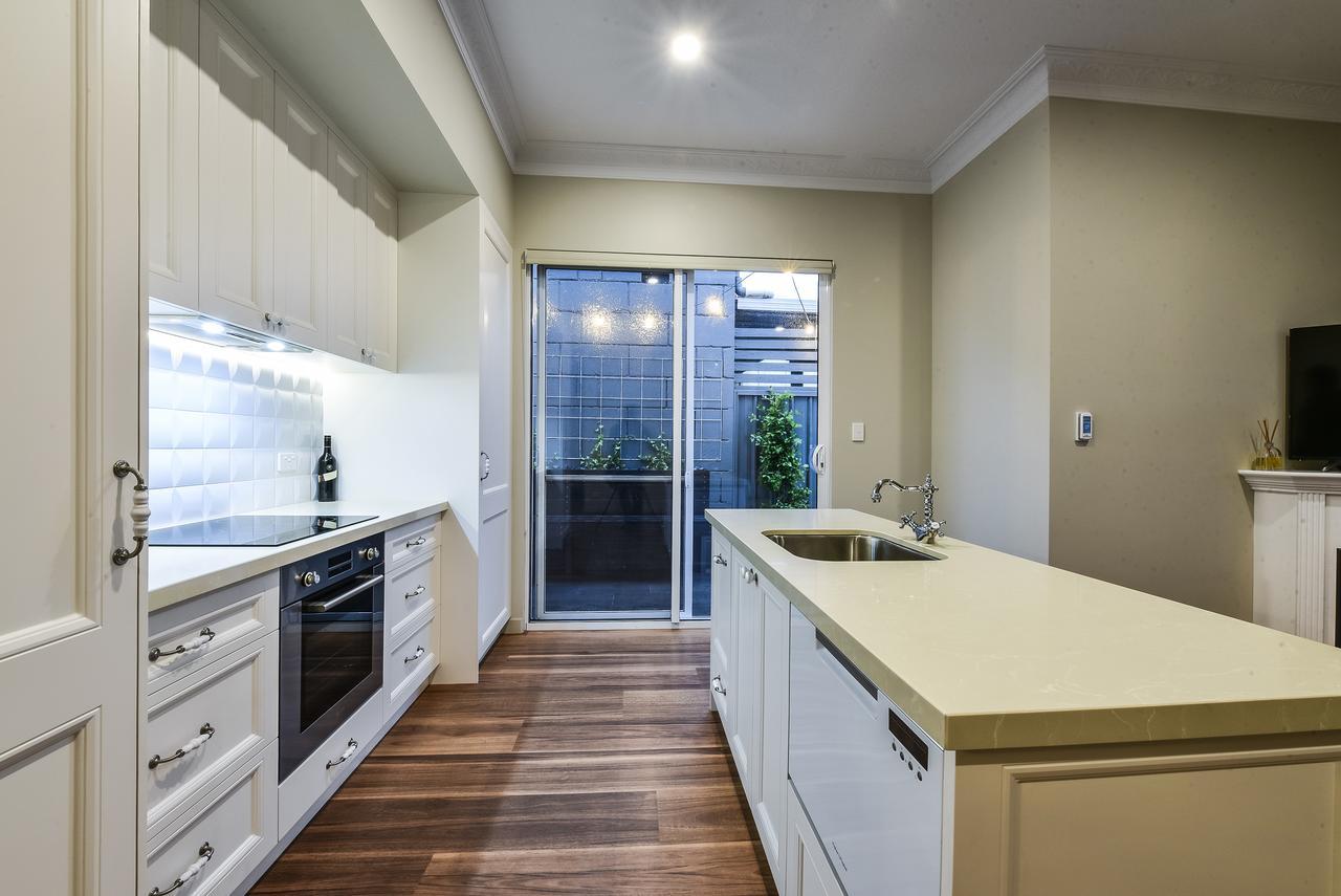 Aloha Central Luxury Apartments مونت غامبير المظهر الخارجي الصورة